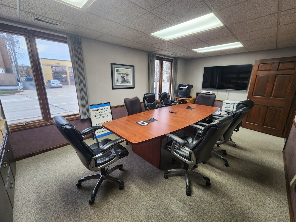 105-107 S Madison St, Green Bay, WI for lease Interior Photo- Image 1 of 7