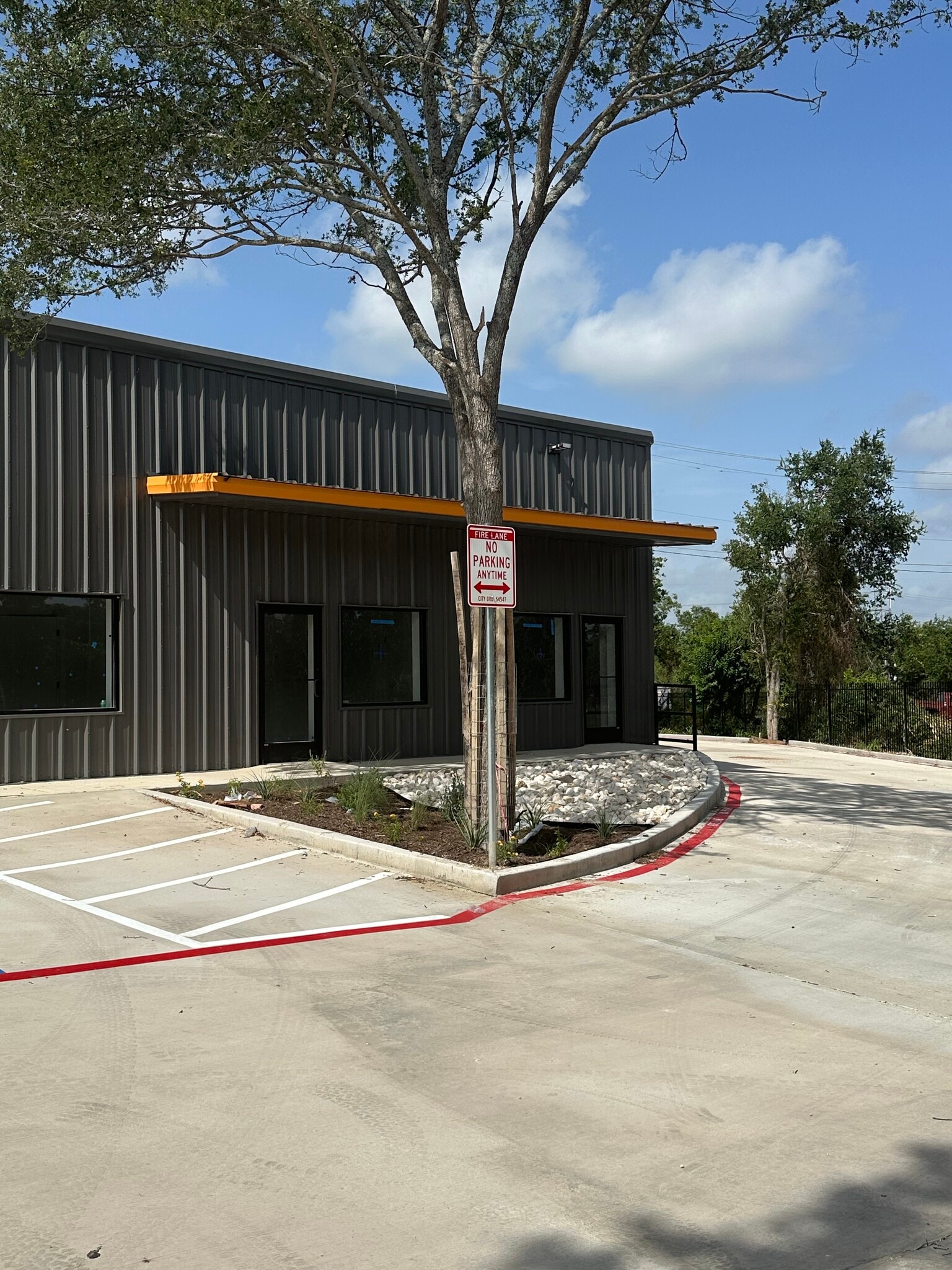 4525 N Stahl Park, San Antonio, TX for lease Building Photo- Image 1 of 3