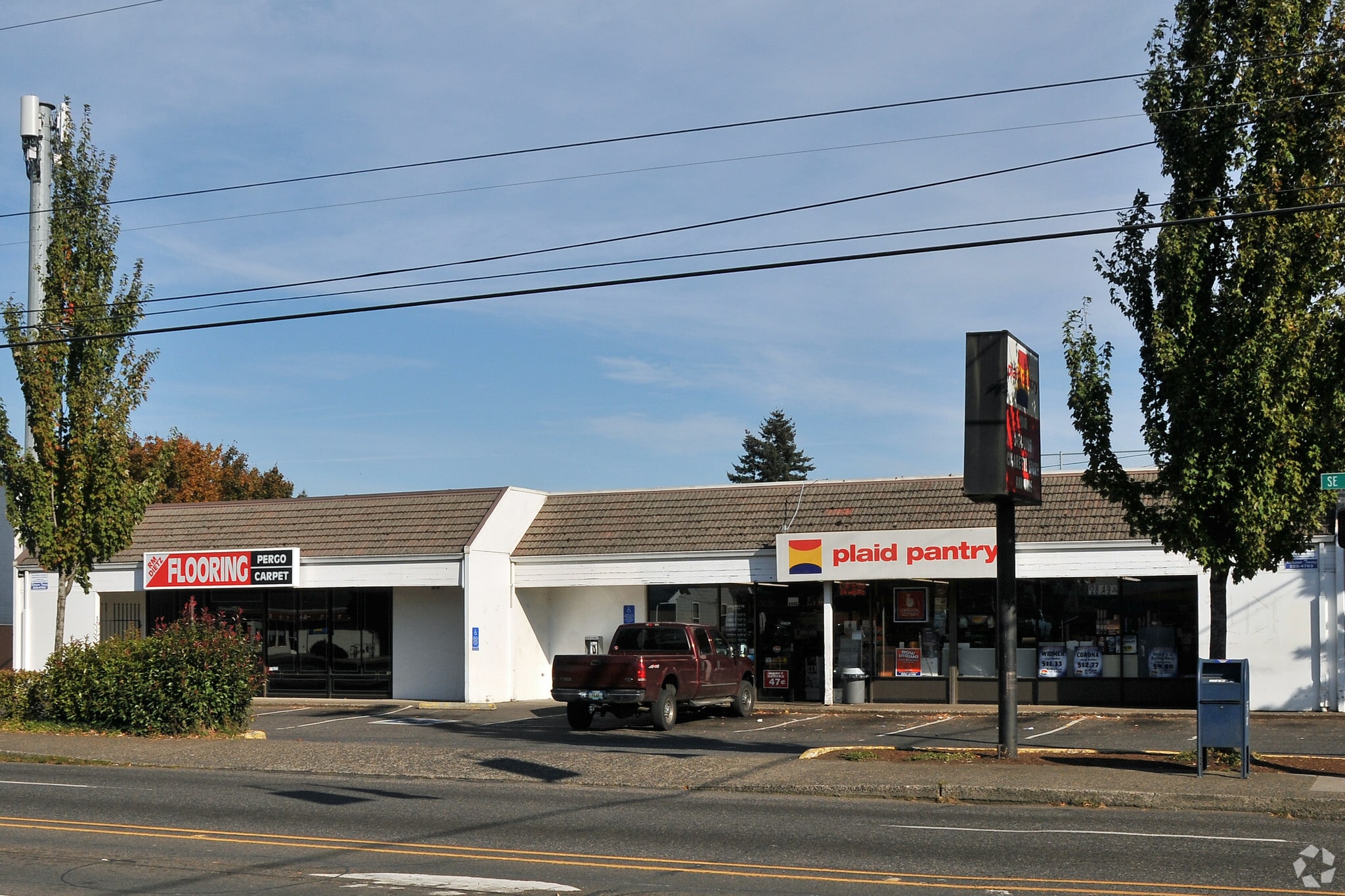 6432-6440 SE 82nd Ave, Portland, OR for lease Primary Photo- Image 1 of 5