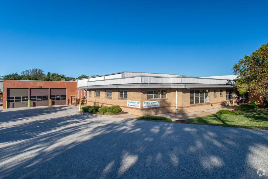 281 Hanley Industrial Ct, Brentwood, MO for lease - Primary Photo - Image 1 of 2