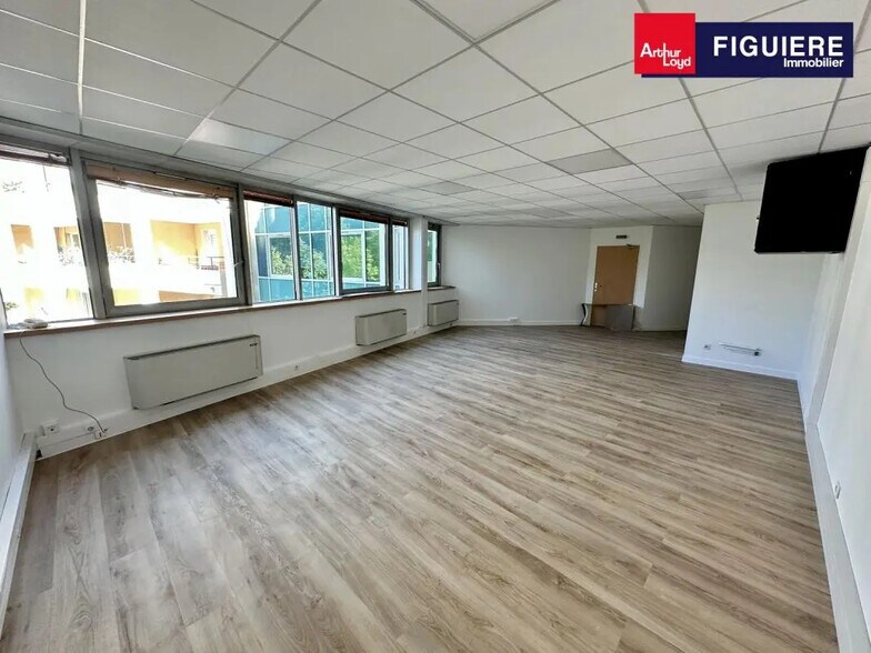 4 Place Barthelemy Niollon, Aix-en-Provence for lease - Interior Photo - Image 3 of 8