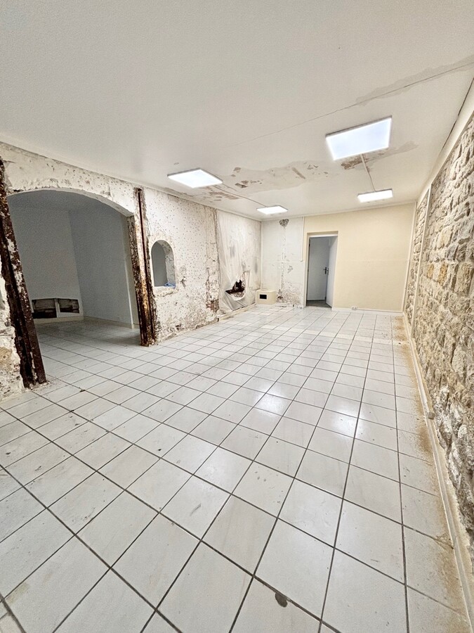Rue De Charenton, Paris, PAR 75012 - - - Interior Photo - Image 1 of 6