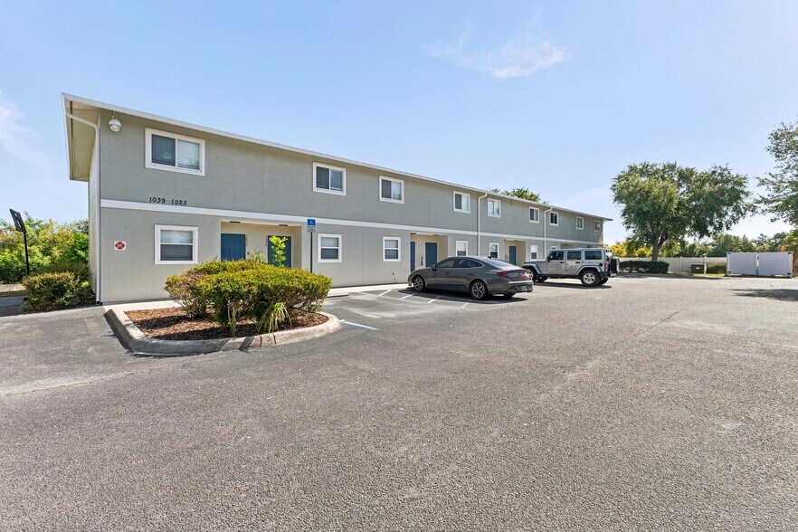1007 W 57th Ave W, Bradenton, FL à vendre - Photo du bâtiment - Image 3 de 25