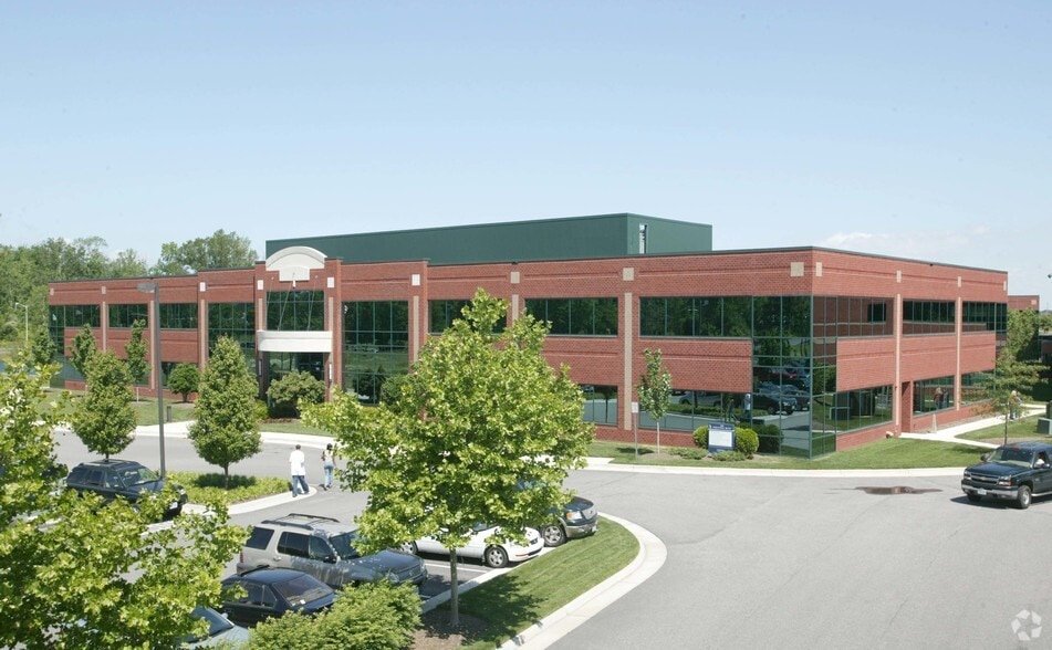 1305 Executive Blvd, Chesapeake, VA for lease - Building Photo - Image 2 of 56