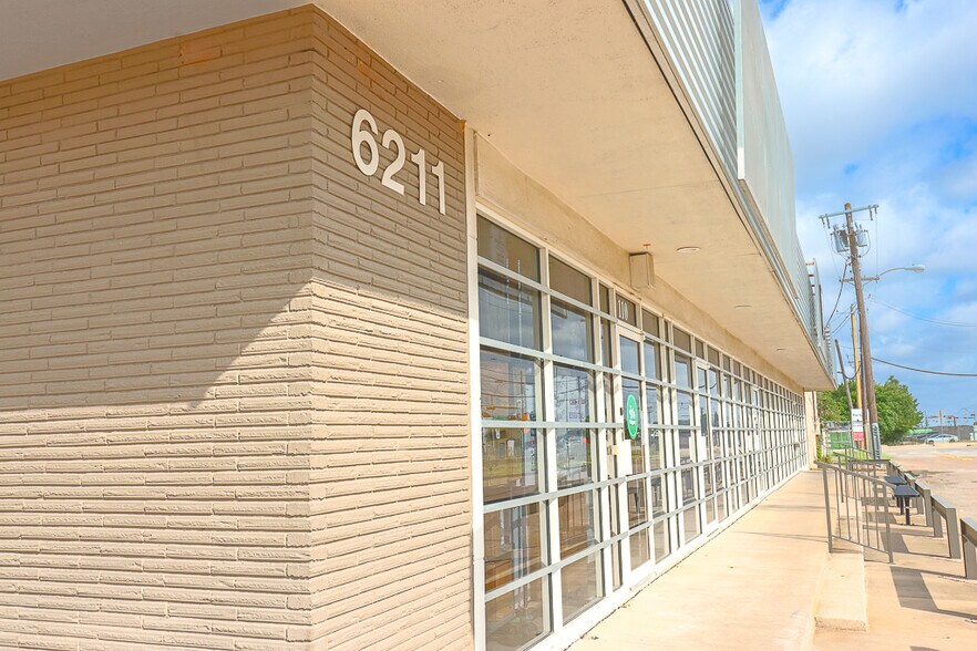 6211 Owens St, Dallas, TX à louer - Photo du bâtiment - Image 3 de 21