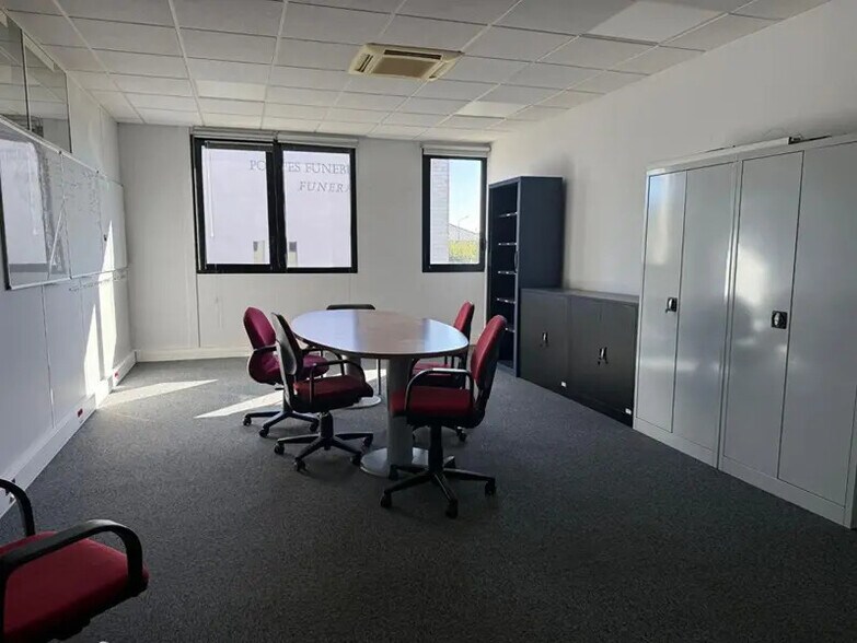 Office in Besançon for lease - Interior Photo - Image 1 of 4