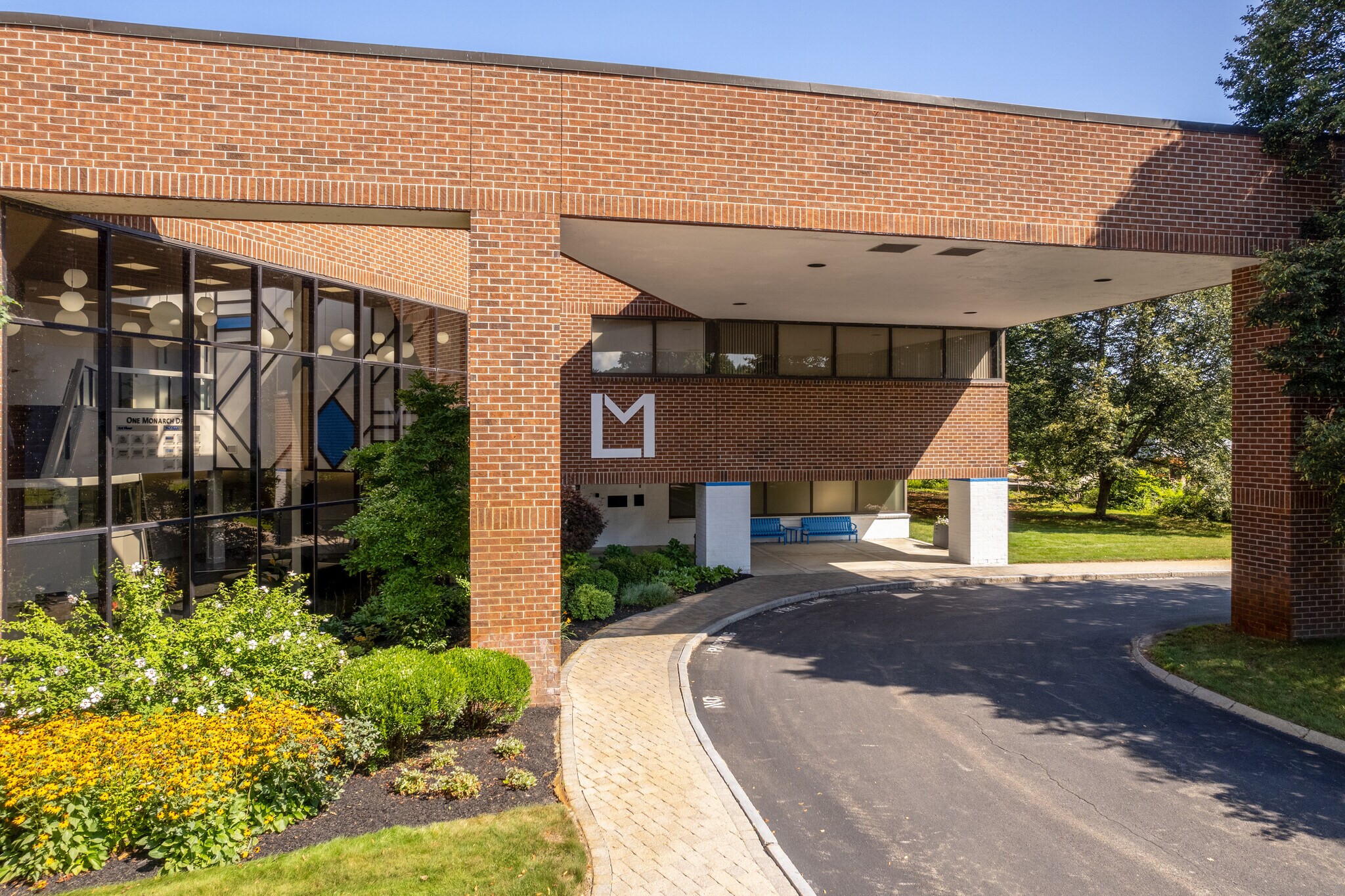 1 Monarch Dr, Littleton, MA à louer Photo du bâtiment- Image 1 de 32