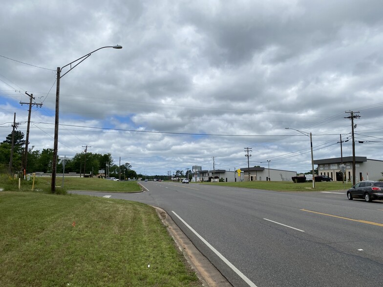 2106 E US Highway 80, White Oak, TX à vendre - Photo principale - Image 1 de 9