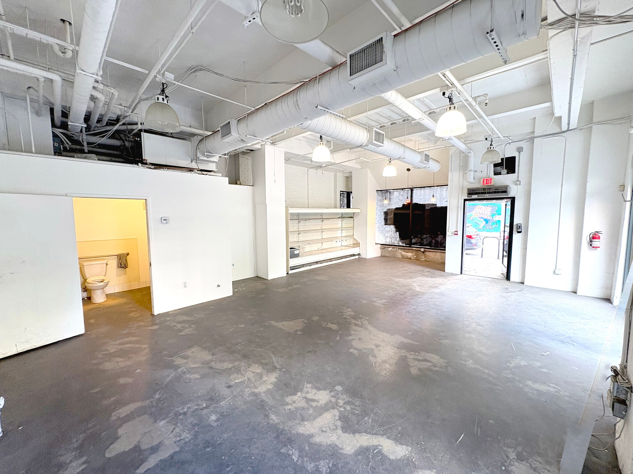 215 W 9th St, Los Angeles, CA for lease Interior Photo- Image 1 of 4