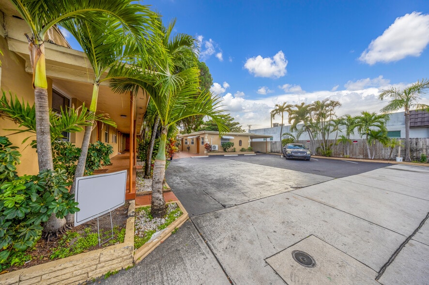 6124 Pembroke Rd, Miramar, FL à vendre - Photo du bâtiment - Image 3 de 14