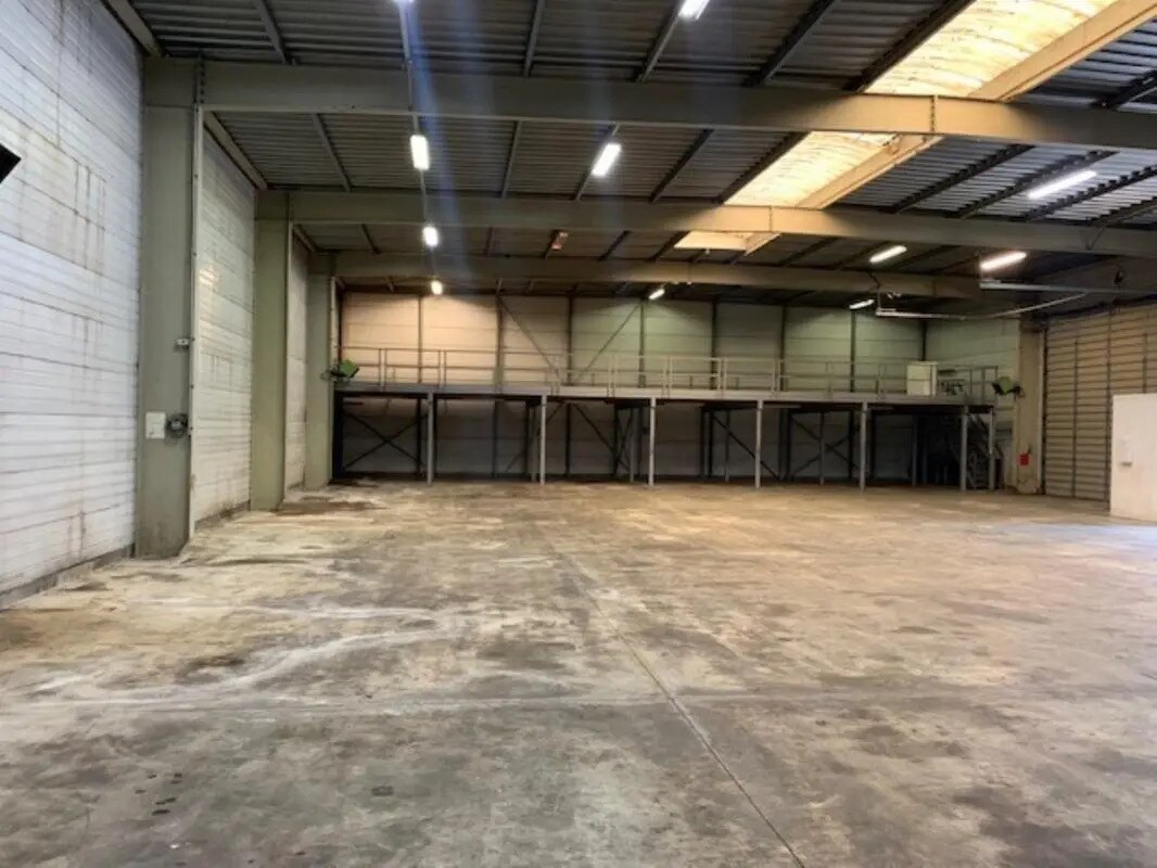 Flex in Colombes for lease Interior Photo- Image 1 of 7