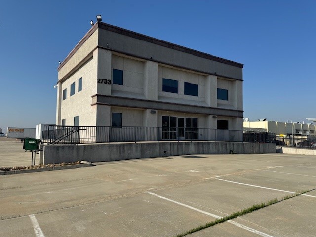 2733 S Airport Way, Stockton, CA for lease - Building Photo - Image 2 of 17