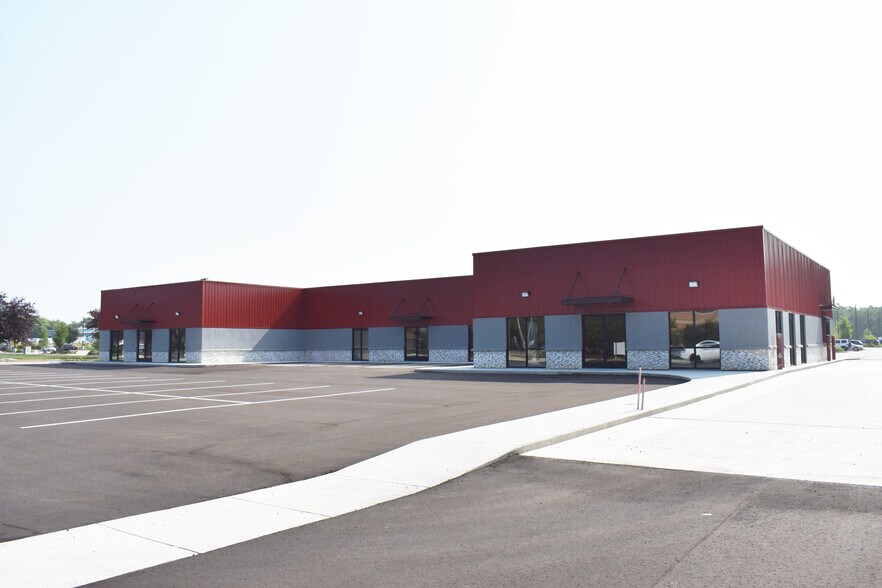 1747 Center Ave, Janesville, WI à louer - Photo du bâtiment - Image 3 de 5