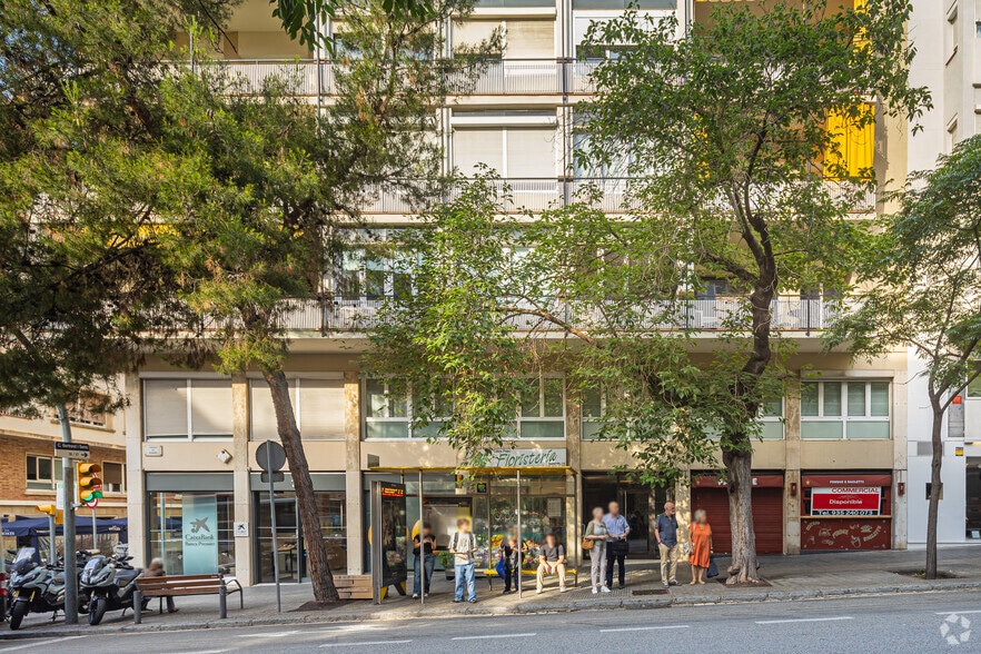 Retail in Barcelona, Barcelona for lease - Building Photo - Image 3 of 5
