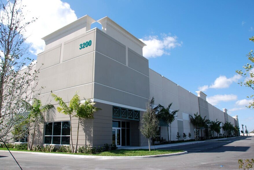 2900 NW 27th Ave, Pompano Beach, FL for lease - Building Photo - Image 3 of 5