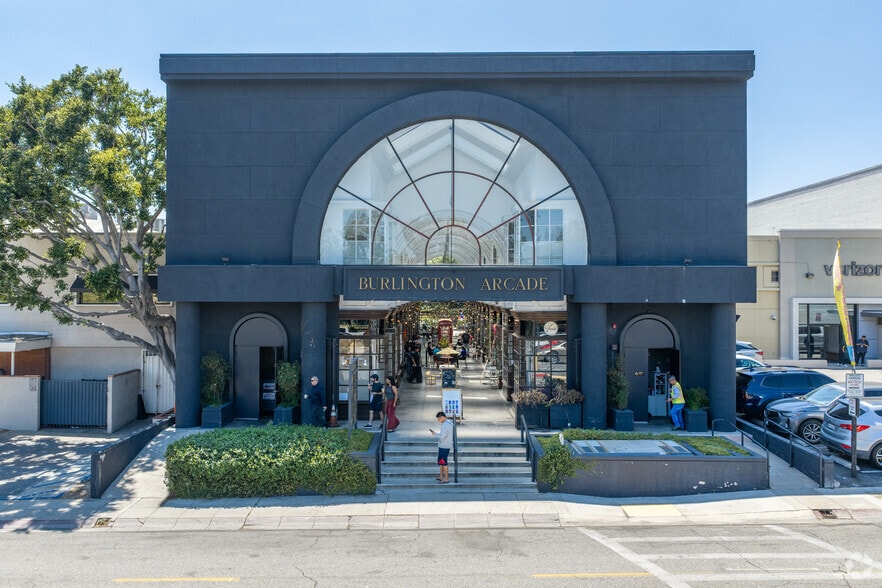 380 S Lake Ave, Pasadena, CA à louer - Photo du bâtiment - Image 3 de 11