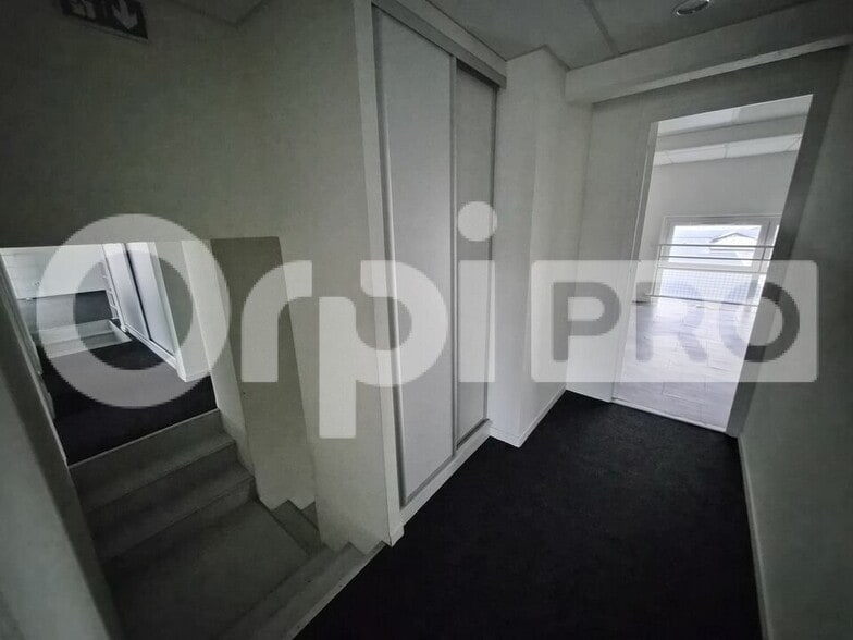 Office in Bétheny for lease - Interior Photo - Image 3 of 9