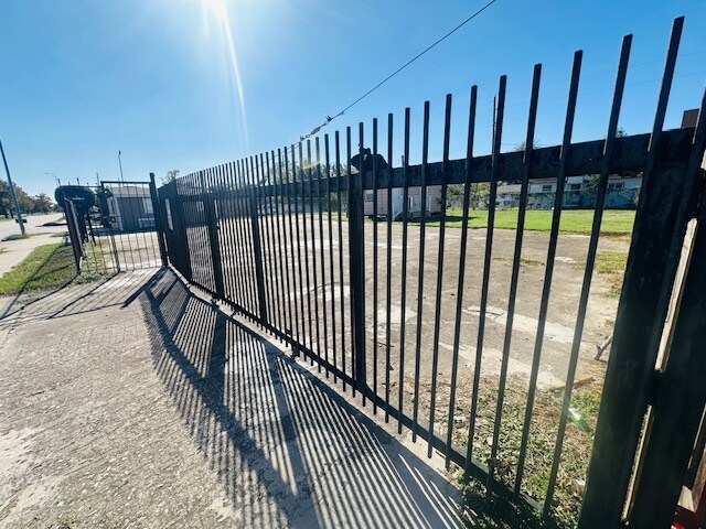 5527 Gessner Rd, Houston, TX à louer - Photo du bâtiment - Image 2 de 9