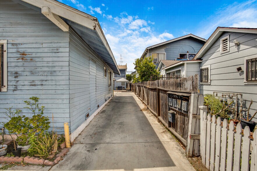 1081 Cherry Ave, Long Beach, CA à vendre - Photo du bâtiment - Image 2 de 9