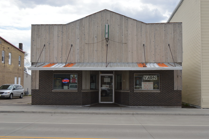 145 N Main St, Oconto Falls, WI for sale - Primary Photo - Image 1 of 1