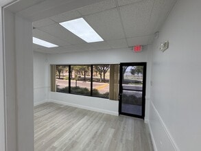 4990 SW 52nd St, Fort Lauderdale, FL à louer Photo intérieure- Image 2 de 6