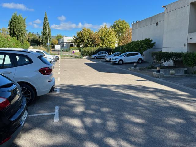 Office in Marseille for lease - Building Photo - Image 2 of 13