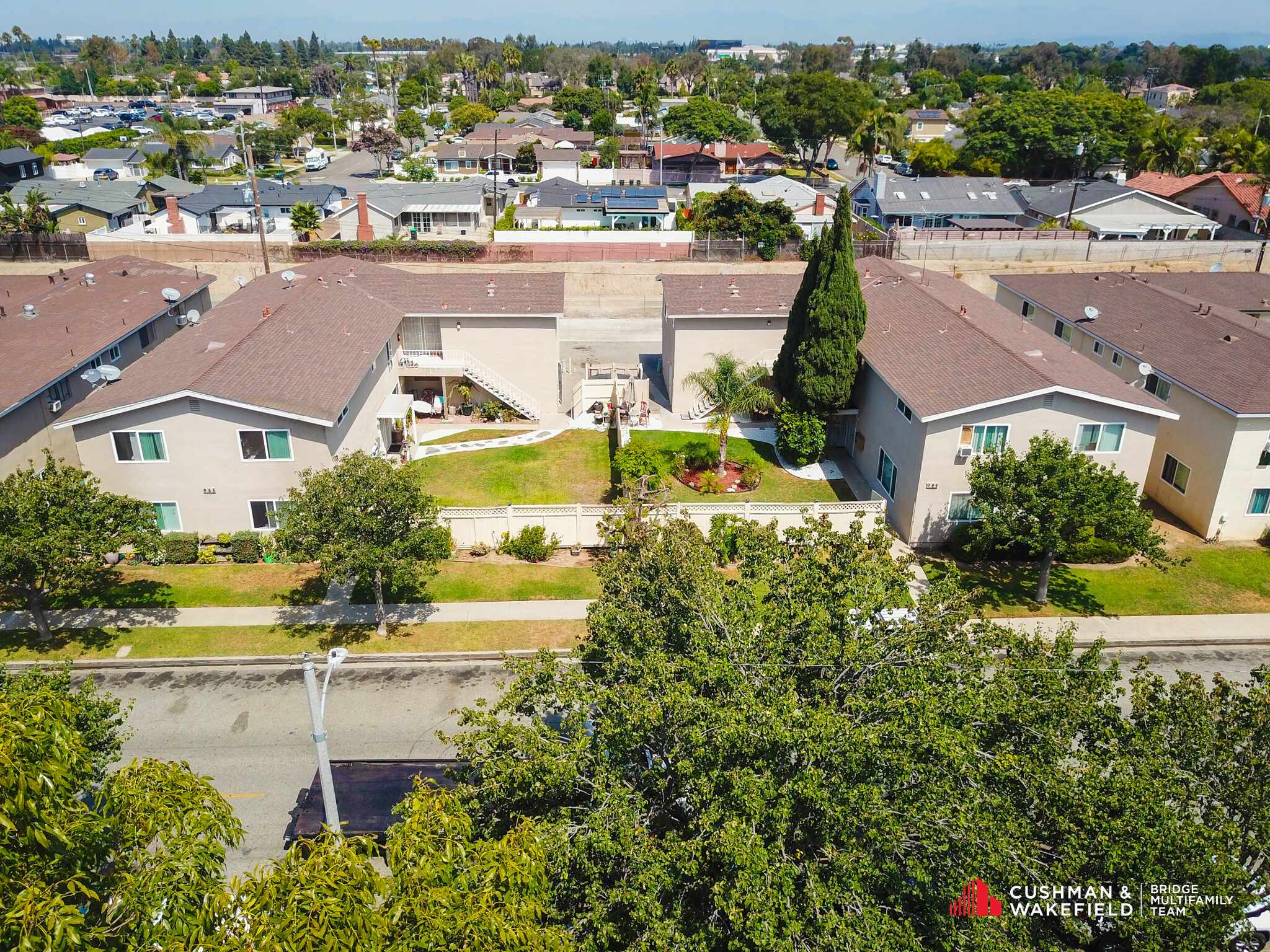 984 Mission Dr, Costa Mesa, CA à vendre Photo du b timent- Image 1 de 20