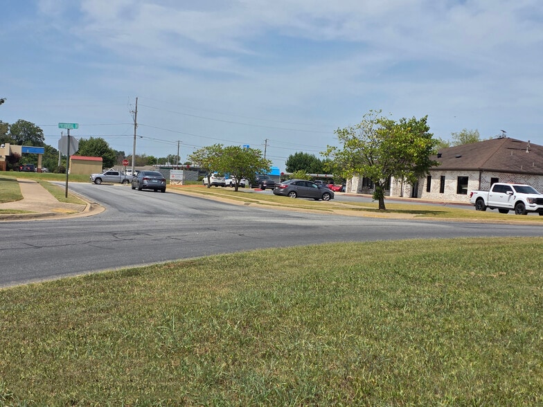 200 Presidential Dr, Lowell, AR for sale - Building Photo - Image 3 of 16