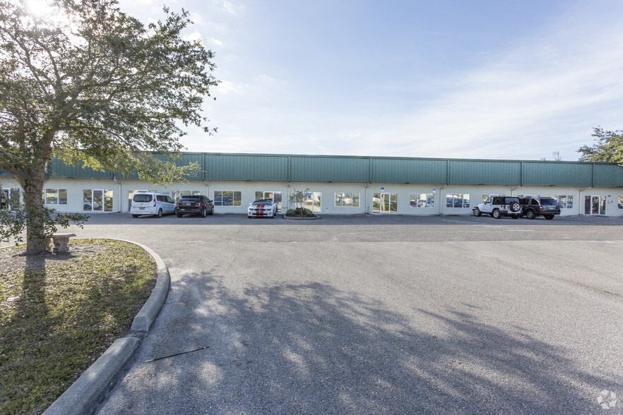 1550-1582 Global Ct, Sarasota, FL for sale - Building Photo - Image 3 of 37