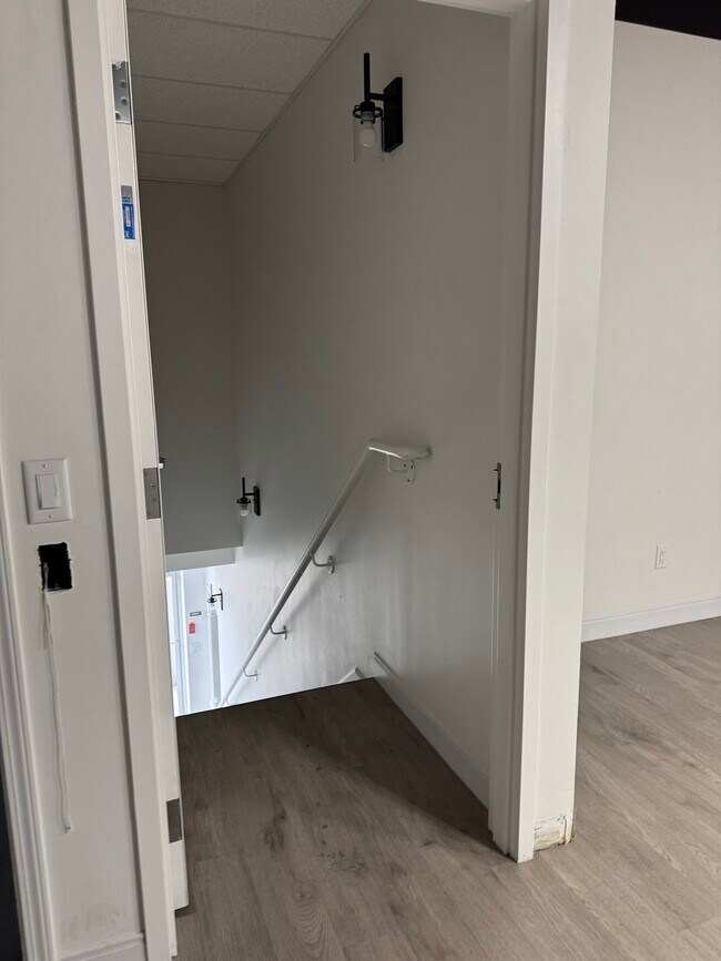 Plus de détails pour 2550 Acland Rd, Kelowna, BC - Flex à vendre