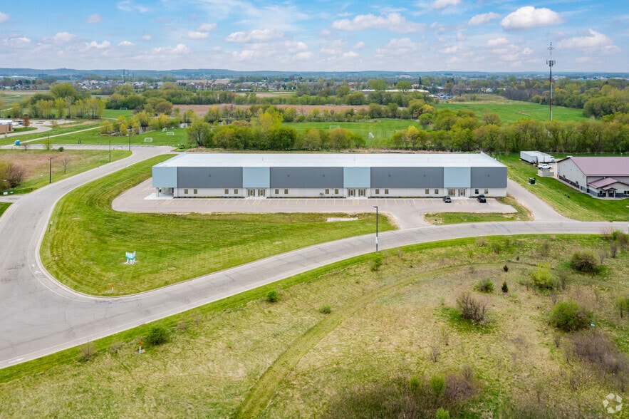 1151 Universal Blvd, Whitewater, WI for lease - Building Photo - Image 3 of 7