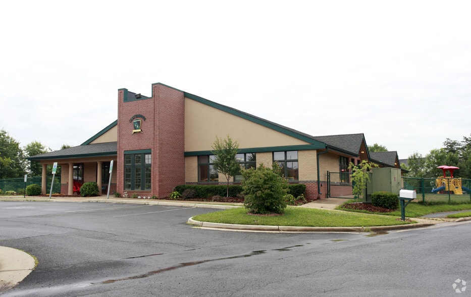 7541 Virginia Oaks Dr, Gainesville, VA for sale - Building Photo - Image 2 of 20