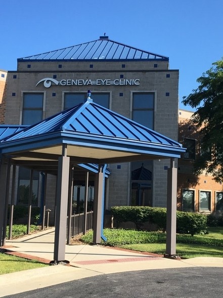 1000 Randall Rd, Geneva, IL for sale - Building Photo - Image 3 of 38