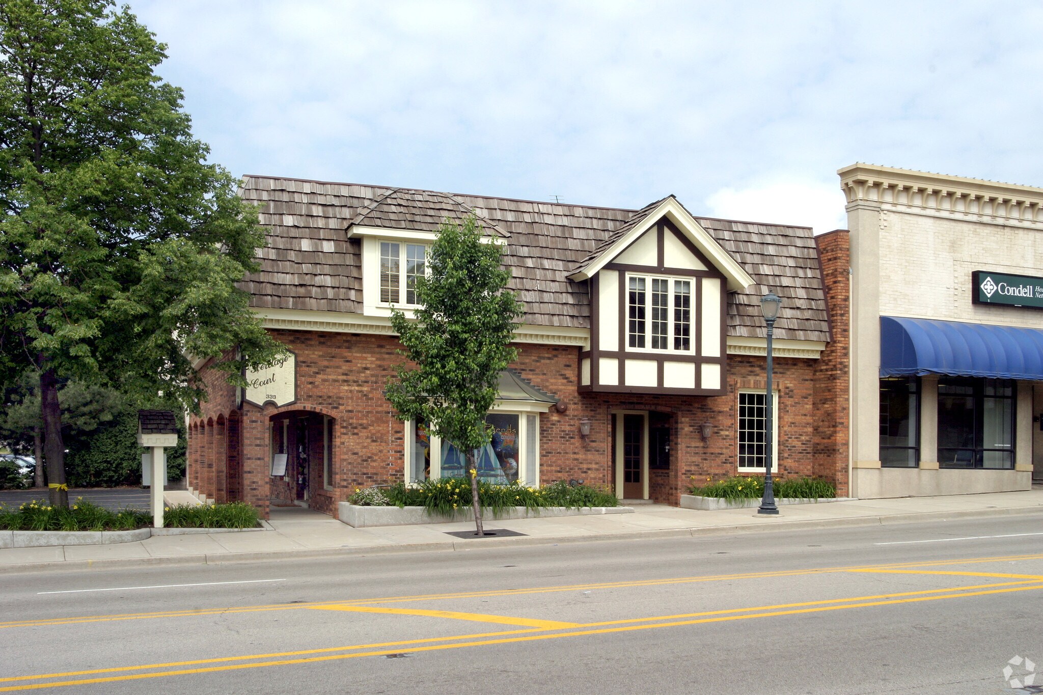 339 N Milwaukee Ave, Libertyville, IL à louer Photo du bâtiment- Image 1 de 5