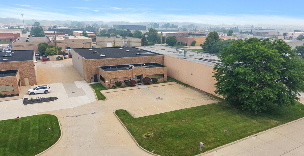 14125 Industrial Center Dr, Shelby Township, MI for sale - Building Photo - Image 2 of 4