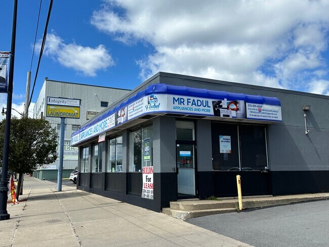 Plus de détails pour 711-715 W Broad St, Hazleton, PA - Commerce de détail à louer