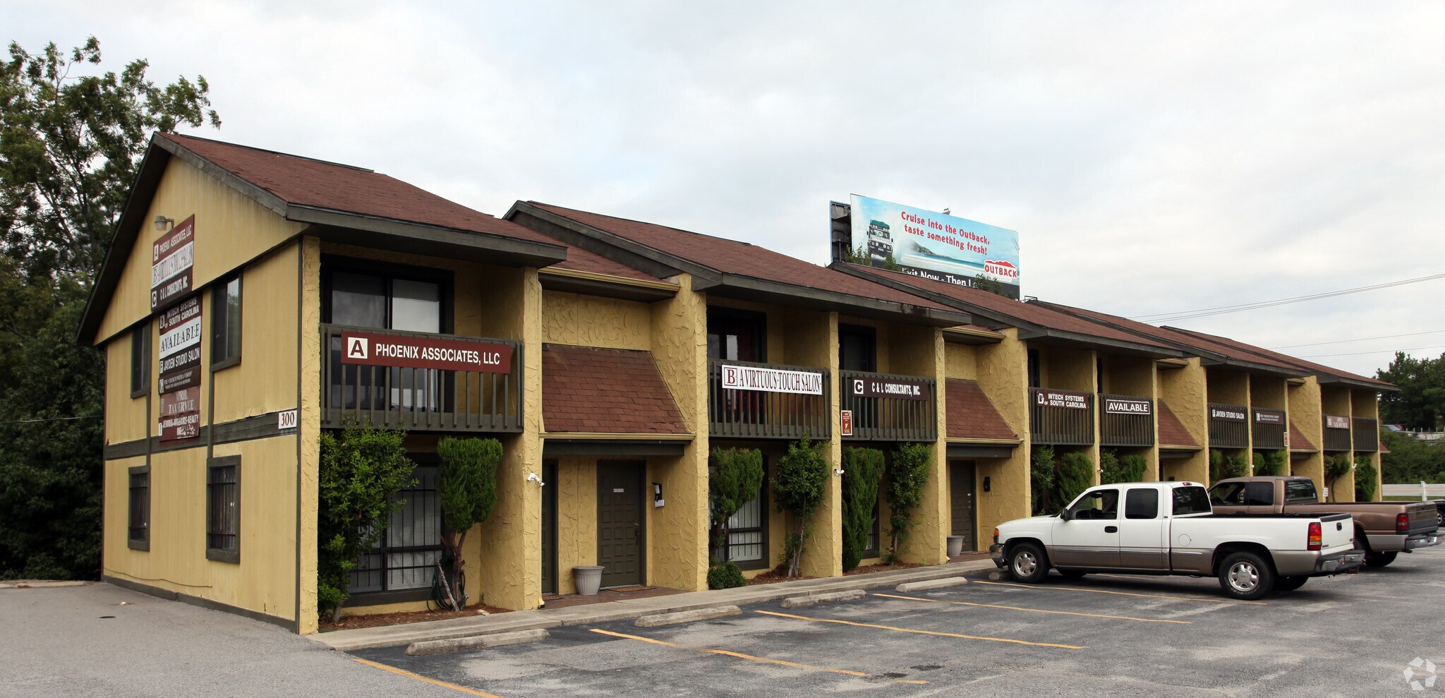 300 Berkshire Dr, Columbia, SC for lease Primary Photo- Image 1 of 5