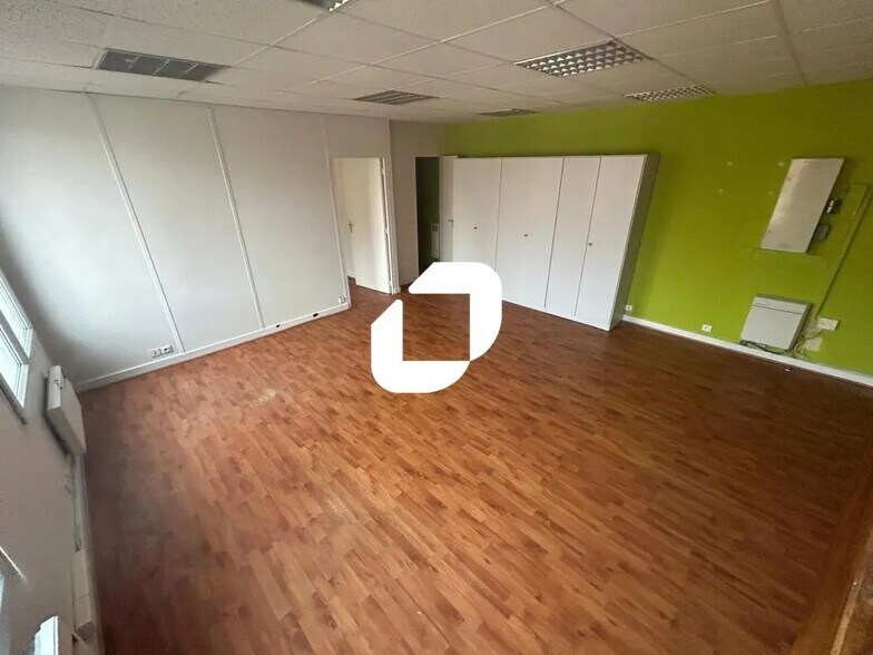 Office in Joinville-le-Pont for lease - Interior Photo - Image 3 of 10