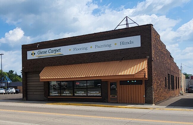 More details for 38875 Forest Blvd, North Branch, MN - Retail for Sale