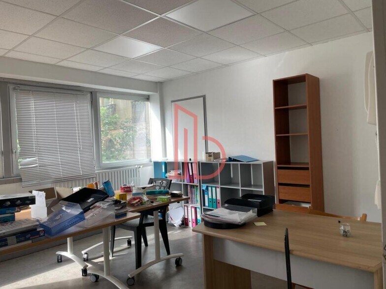 Office in Bordeaux for lease - Interior Photo - Image 2 of 9
