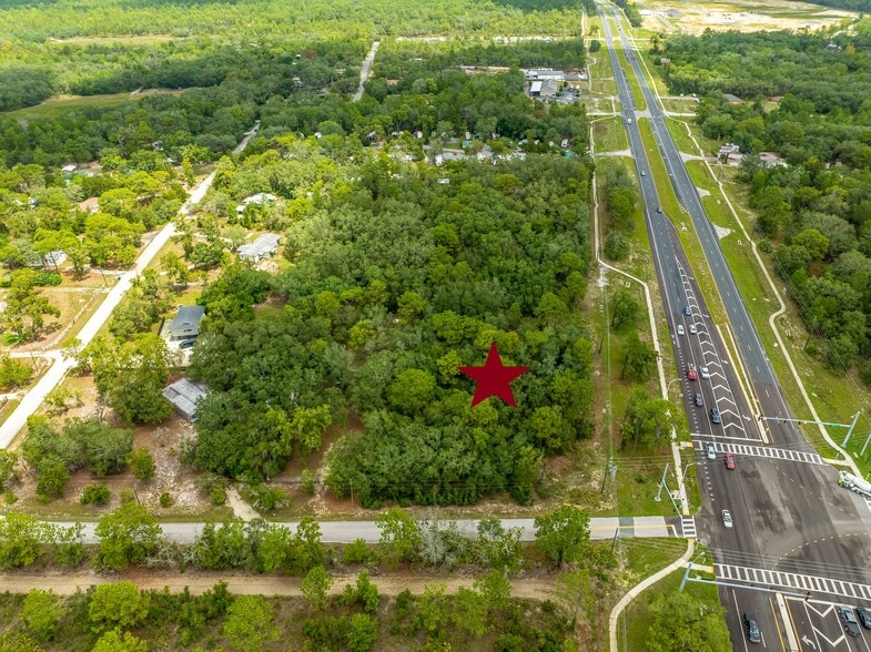 11105 Commercial Way, Weeki Wachee, FL for sale - Building Photo - Image 3 of 33