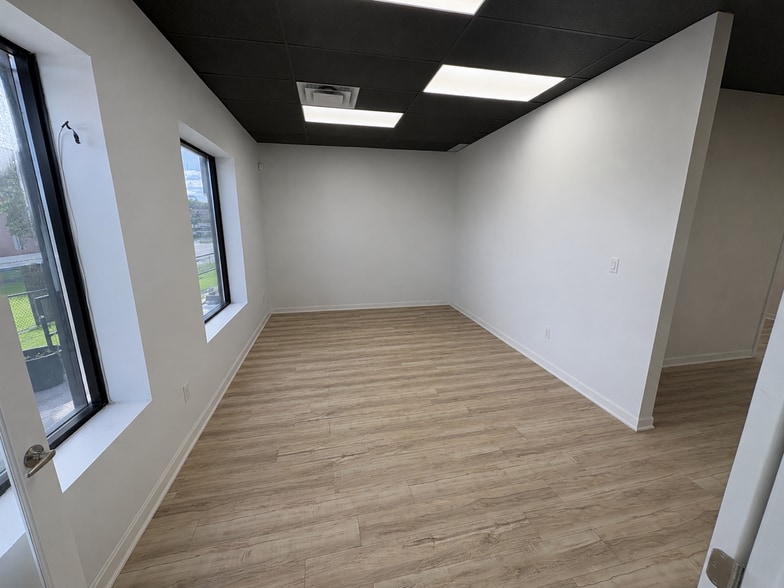 18371 Hurontario St, Caledon, ON for lease - Interior Photo - Image 2 of 6