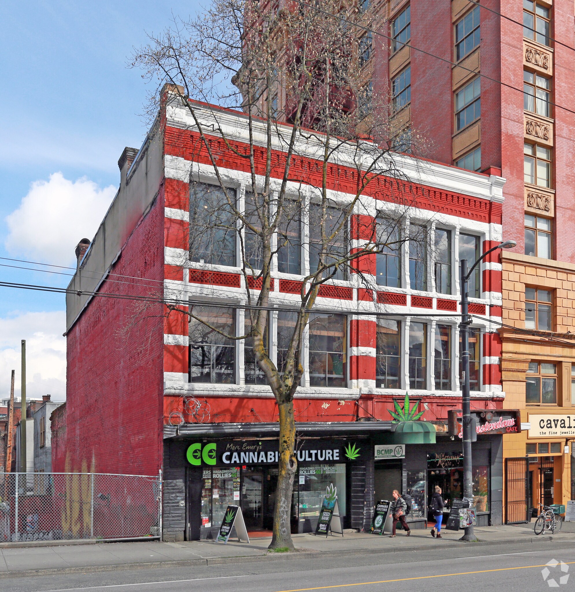 303 Hastings St W, Vancouver, BC à vendre Photo principale- Image 1 de 1