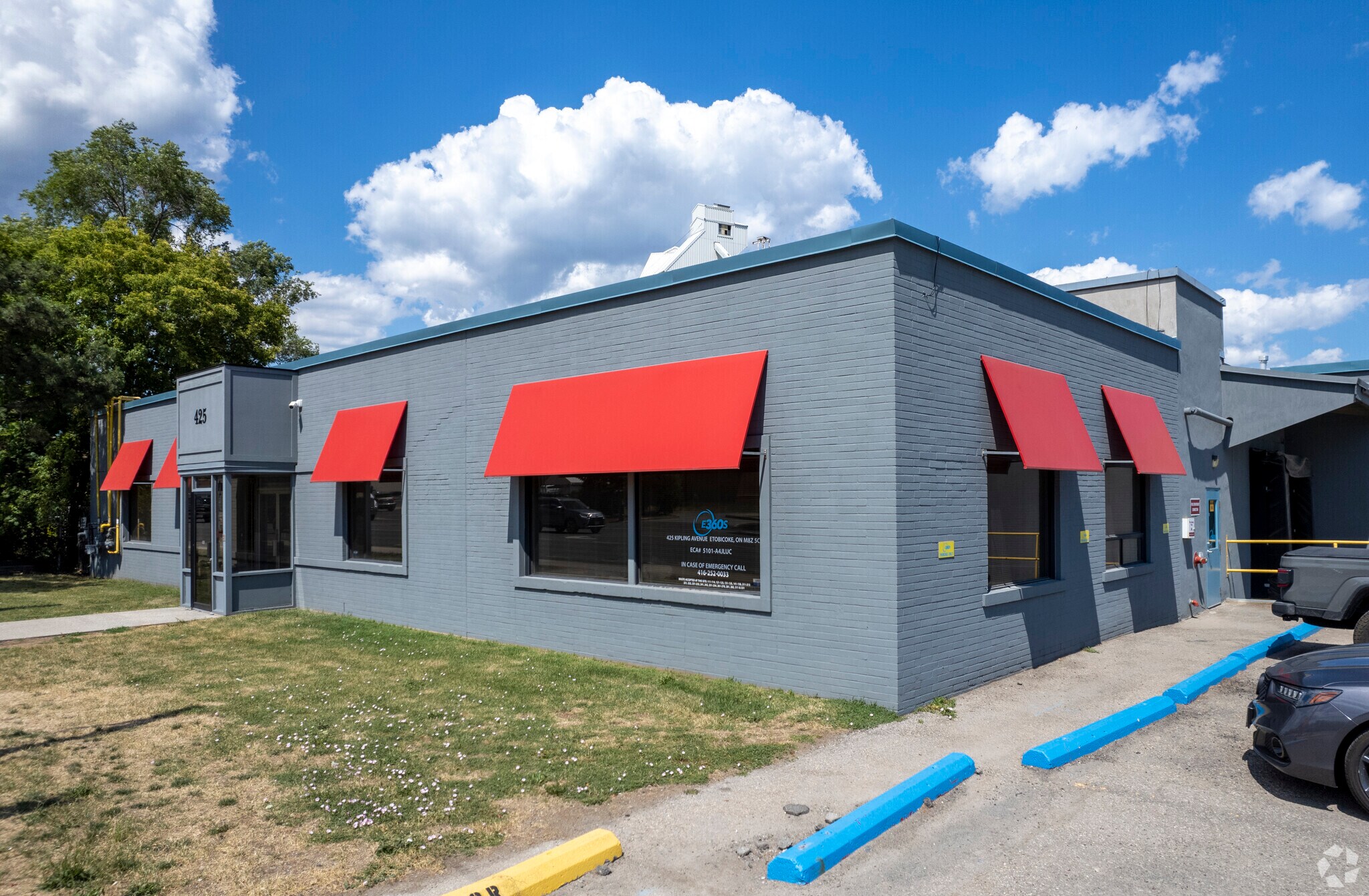 425 Kipling Av, Toronto, ON for sale Primary Photo- Image 1 of 1