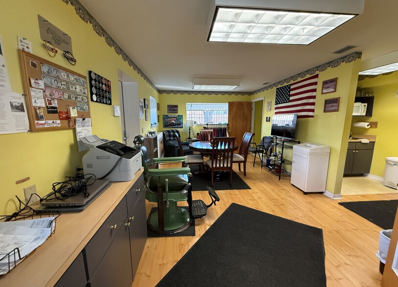 50 S Perrott Dr, Ormond Beach, FL for sale - Interior Photo - Image 3 of 14