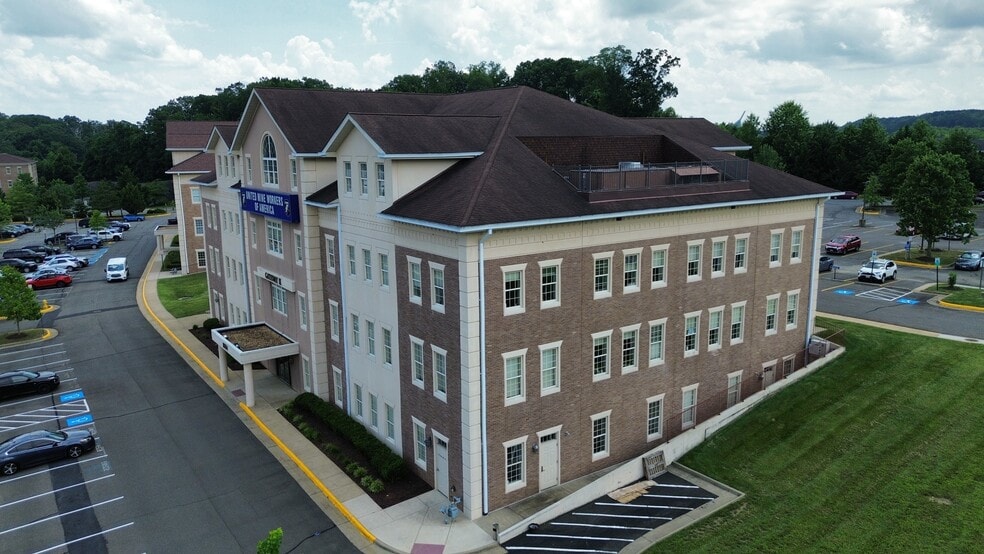 18354 Quantico Gateway Dr, Triangle, VA à vendre - Photo du bâtiment - Image 2 de 13