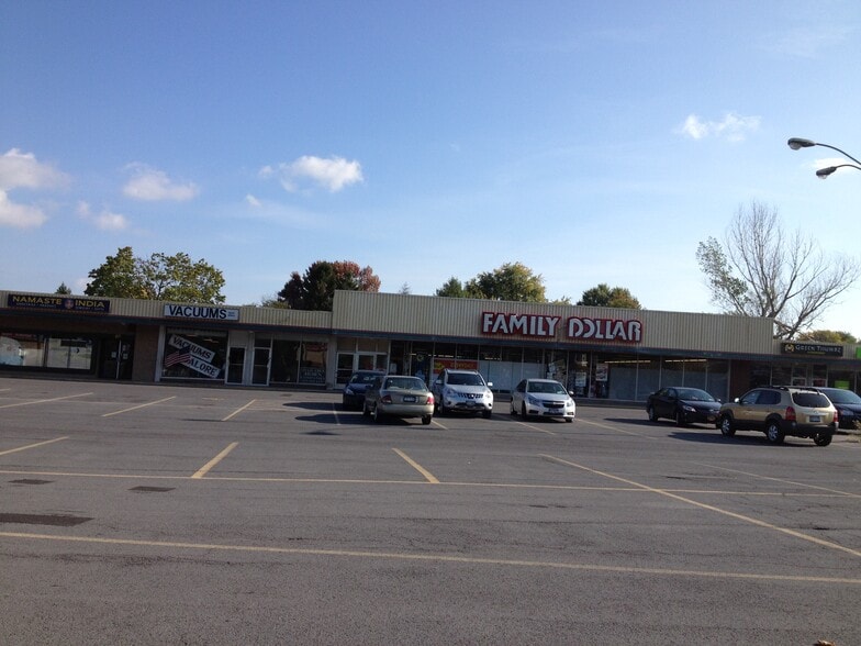 680-688 Old Liverpool Rd, Liverpool, NY for lease - Building Photo - Image 2 of 3