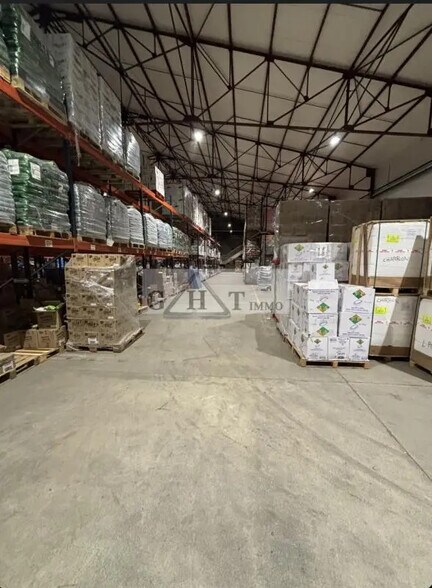 Office in Villeneuve-la-Garenne for lease - Interior Photo - Image 2 of 4