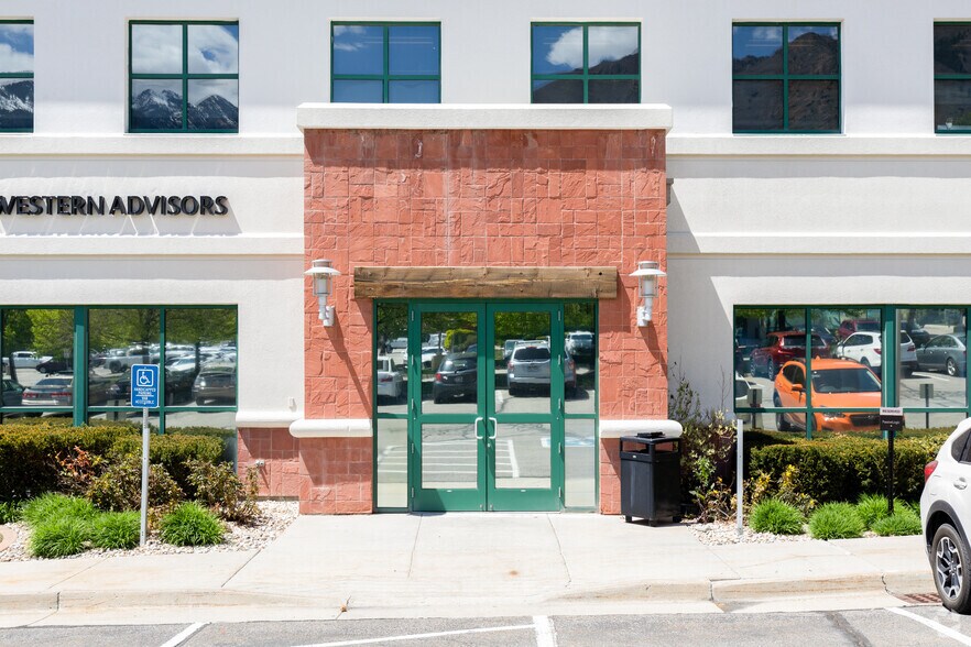 6405 S 3000 E, Salt Lake City, UT à louer - Photo du bâtiment - Image 3 de 4