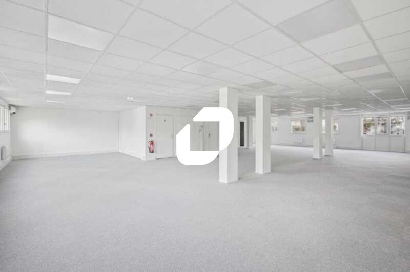 25 Rue Greffülhe, Levallois-Perret à louer - Photo du bâtiment - Image 3 de 10